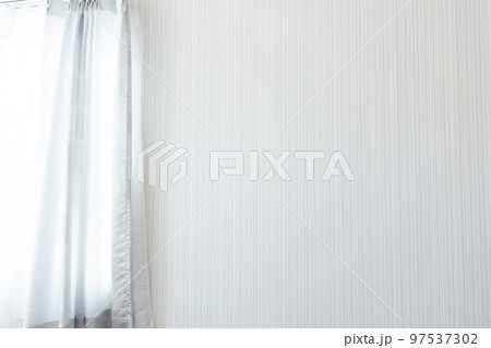 住まいの壁紙を張り替える 97537302