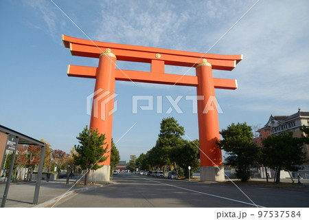 平安神宮　大鳥居　京都市左京区岡崎 97537584