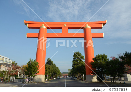 平安神宮　大鳥居　京都市左京区岡崎 97537653