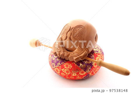 法事やお葬式で使われる木魚 コピースペース2 97538148