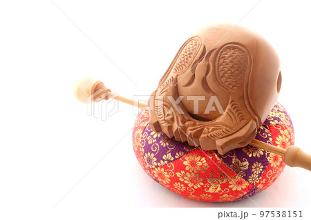 法事やお葬式で使われる木魚 コピースペース5 97538151