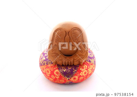 法事やお葬式で使われる木魚 コピースペース8 法事やお葬式で使われる木魚 コピースペース8 97538154