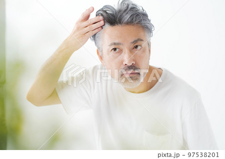 ミドル男性のヘアケア 97538201