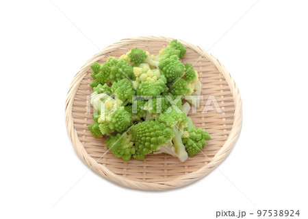 茹でたイタリア野菜ロマネスコ【白背景・切り抜き】 茹でたイタリア野菜ロマネスコ【白背景・切り抜き】 97538924