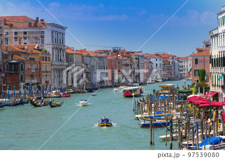 リアルト橋からのぞむカナル・グランデ(イタリア-ベネチア) リアルト橋からのぞむカナル・グランデ(イタリア-ベネチア) 97539080