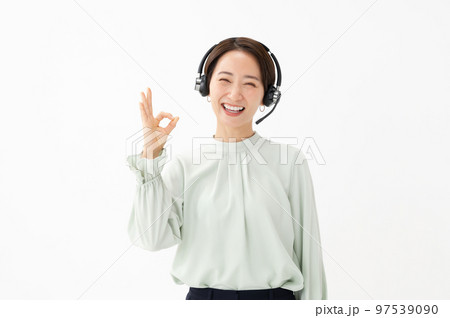 ヘッドセット　女性　白バック 97539090
