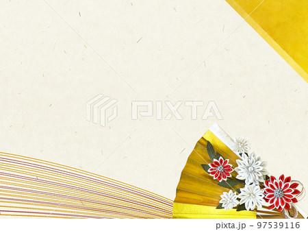 お祝い素材　和紙背景に金の扇子と金の紐	 97539116