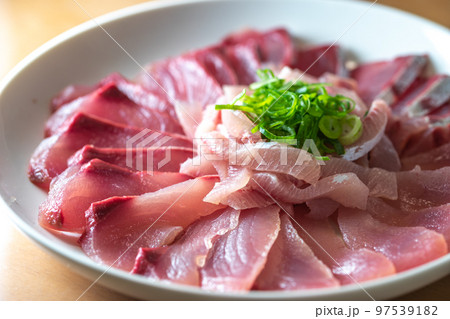 日本の刺し身　和食イメージ 97539182