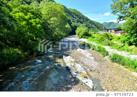 清水坂橋/武石川より上流方向を望む(長野県上田市)【2022.8】 清水坂橋/武石川より上流方向を望む(長野県上田市)【2022.8】 97539723