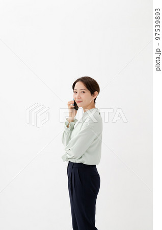 スマートフォン　女性 97539893