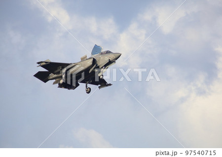 飛行中のF-35 飛行中のF-35 97540715