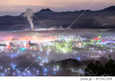 《埼玉県》秩父・幻想的な雲海の夜景 97541104