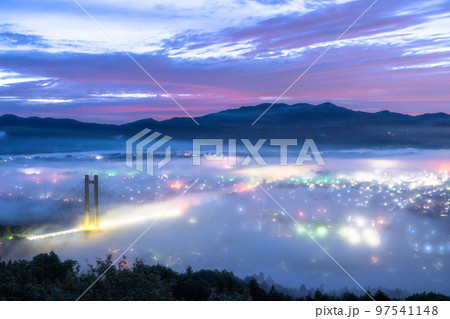 《埼玉県》秩父・幻想的な雲海の夜景 97541148
