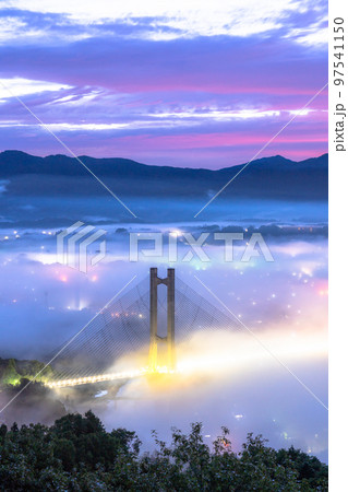 《埼玉県》秩父・幻想的な雲海の夜景 97541150