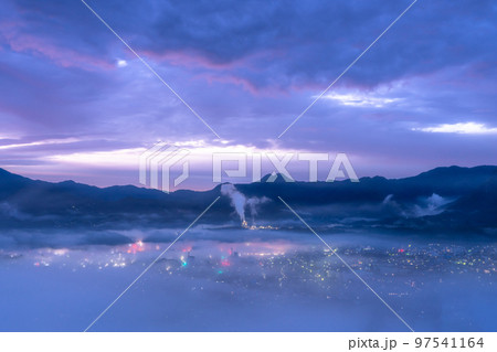 《埼玉県》秩父・幻想的な雲海の夜景 97541164