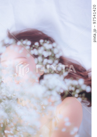 若い女性のビューティの写真 若い女性のビューティの写真 97541420
