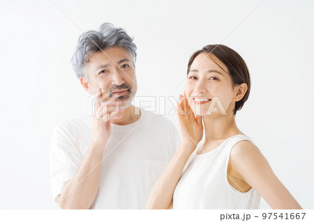 男性と女性のスキンケア 男性と女性のスキンケア 97541667