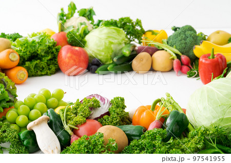 野菜と果物の飾り枠 97541955
