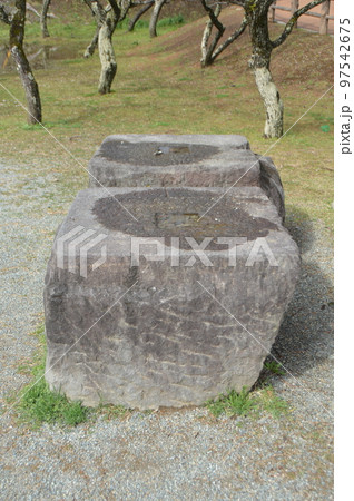 伝 銅門･礎石（小田原城／神奈川県小田原市） 97542675