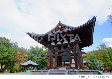 東大寺の鐘楼と大鐘 97543079