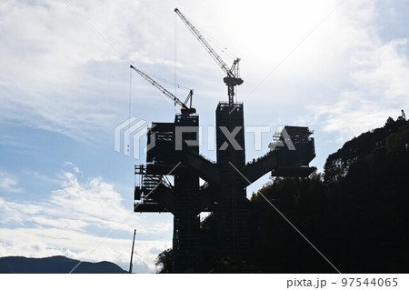 新東名高速道路河内橋アーチ橋工事現場 新東名高速道路河内橋アーチ橋工事現場 97544065