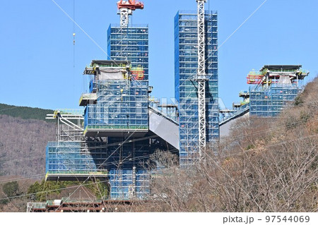 新東名高速道路河内橋アーチ橋工事現場 新東名高速道路河内橋アーチ橋工事現場 97544069