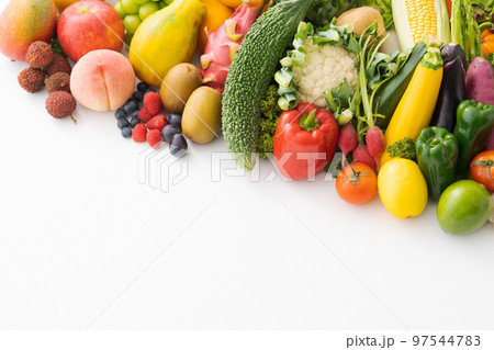 盛りだくさんの果物と野菜 97544783
