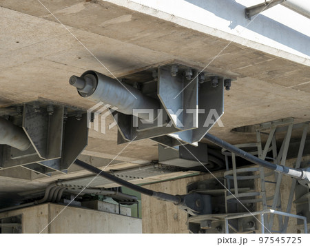 高架橋の耐震補強装置 97545725