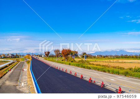 幹線道路の車線を増やす工事 国道17号上武道路下り方向の俯瞰 2022.12 a-2 高彩度 幹線道路の車線を増やす工事 国道17号上武道路下り方向の俯瞰 2022.12 a-2 高彩度 97546059