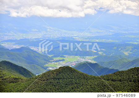 上田市武石 中心街周辺(手前)方面を望む(長野県上田市)【2022.8】 97546089