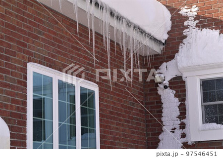 雪国の冬の生活 97546451