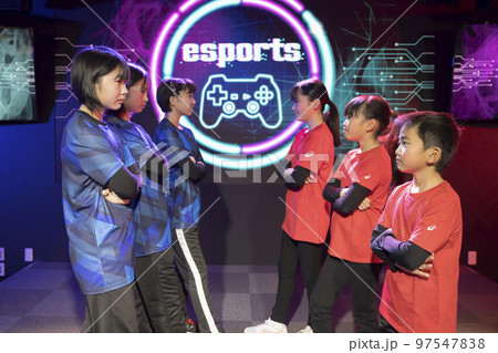 eスポーツ大会 小中学生対戦イメージ eスポーツ大会 小中学生対戦イメージ 97547838