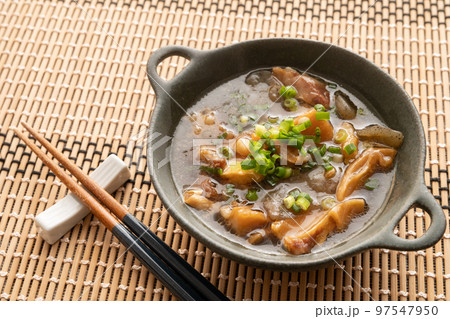 汁たっぷりの牛すじ煮込み 97547950