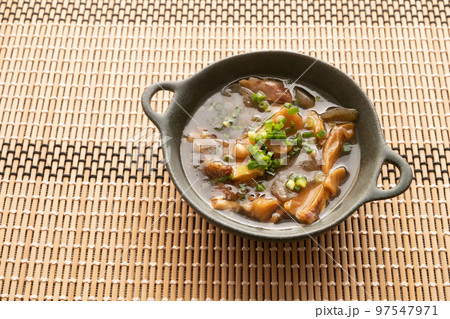 汁たっぷりの牛すじ煮込み 97547971