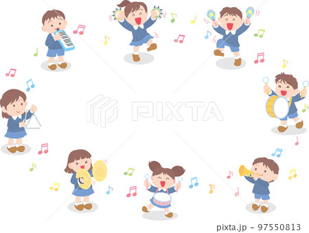 楽器を演奏する子どもたち_輪になって演奏_足元影あり 楽器を演奏する子どもたち_輪になって演奏_足元影あり 97550813