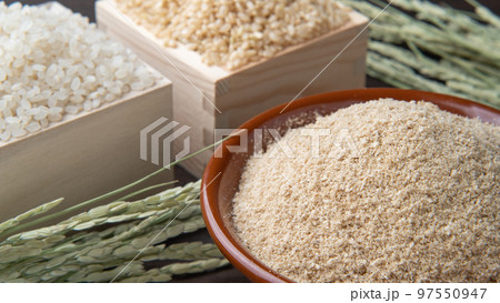 米ぬか|白米と玄米と稲穂 米ぬか|白米と玄米と稲穂 97550947