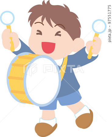 楽器を演奏する子_大太鼓を演奏する男の子 97551775