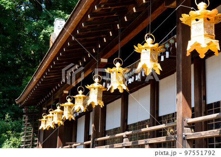 【世界遺産 古都京都の文化財】【山城国一宮】上賀茂神社 中門の吊灯籠 京都府京都市北区 【世界遺産 古都京都の文化財】【山城国一宮】上賀茂神社 中門の吊灯籠 京都府京都市北区 97551792