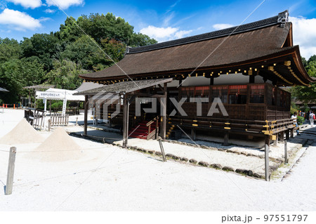 【世界遺産　古都京都の文化財】【山城国一宮】上賀茂神社　細殿と立砂　京都府京都市北区 97551797