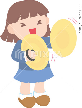 楽器を演奏する子_シンバルを演奏する女の子 楽器を演奏する子_シンバルを演奏する女の子 97551866