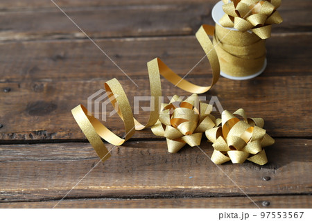 金色のフラワーリボン　ラッピング用品 97553567