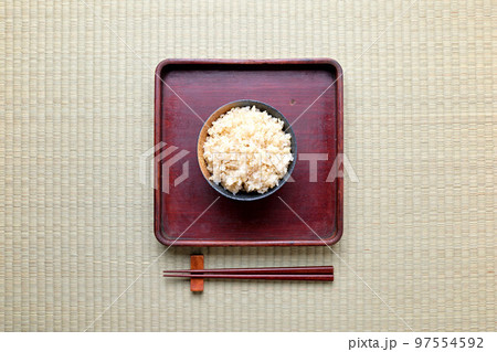 日本の庶民の質素な食事（江戸時代風） 97554592