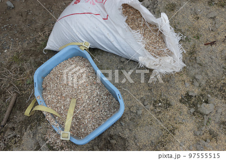 冬の間の土つくり、カニガラ 97555515