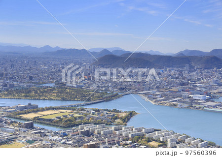 香川・高松 高松市街(屋島展望台 獅子の霊厳より) 香川・高松 高松市街(屋島展望台 獅子の霊厳より) 97560396