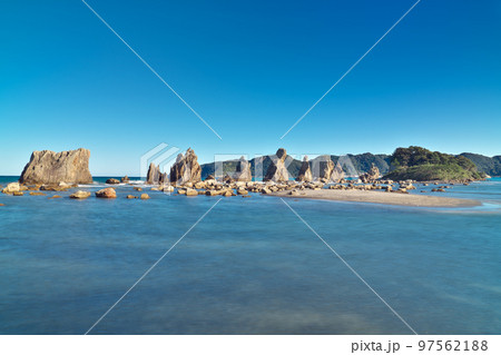 【橋杭岩】 和歌山県東牟婁郡串本町くじの川 【橋杭岩】 和歌山県東牟婁郡串本町くじの川 97562188