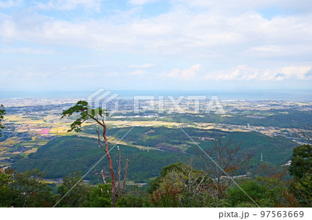 大分県中津市のシンボル八面山からの展望 97563669