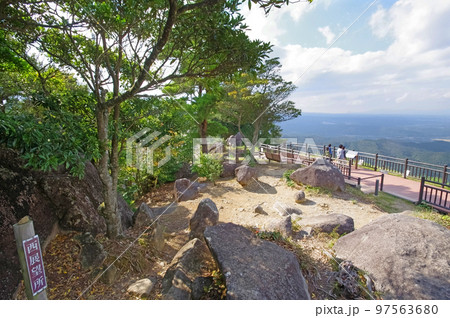 大分県中津市のシンボル八面山西展望台 97563680