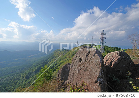 大分県中津市のシンボル八面山山頂の風景 97563710
