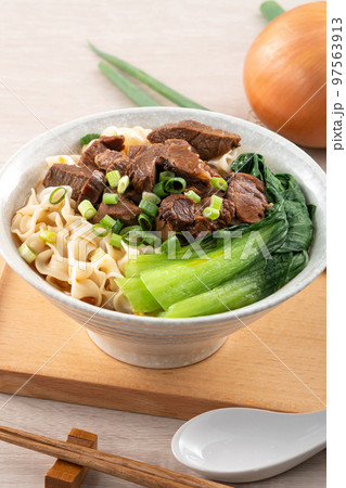 牛肉 ビーフ ヌードル 97563913