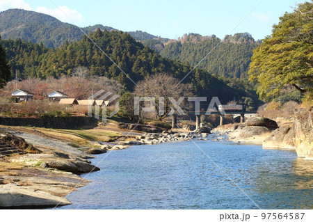 JR名松線　真見鉄橋と雲出川【三重県津市白山町真見】 97564587